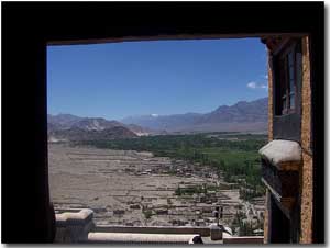 Vistas de Ladakh desde un monasterio