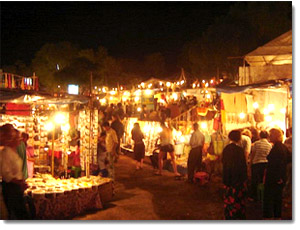 mercado nocturno de Arpora