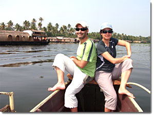 de paseo en barca por los backwaters en allepey