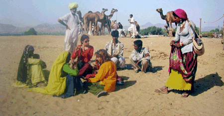 En el desierto de Pushkar en la feria del camello