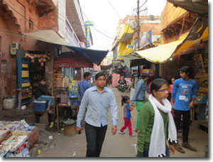 En una de las calles de la zona de Tanj Gang de Agra