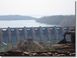 Inmensa presa Narmada desde omkareshwar