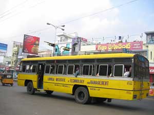 autobus escolar en Guntur