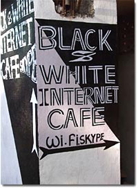 cartel de un cafe en arambol
