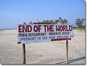 cartel en la playa de mandrem