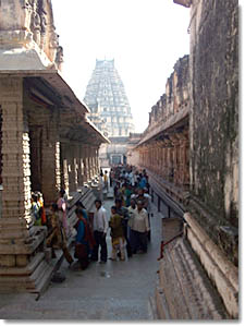 dentro del templo virupaksha