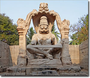 Estatua de Narasimha en Hampi