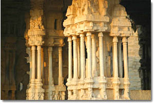 pilares musicales en el templo vittala