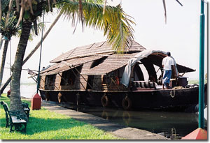 casa flotante en los backwaters