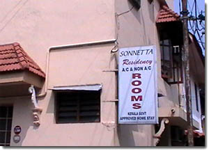 cartel ofreciendo habitaciones en ernakulam