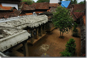En el complejo palaciego de Padmanabhapuram