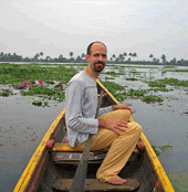 navegando en un rio de kerala