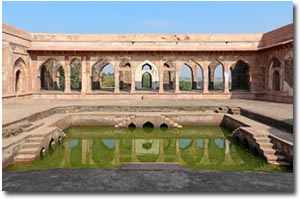Patio del Palacio de Baz Bahadur en mandu