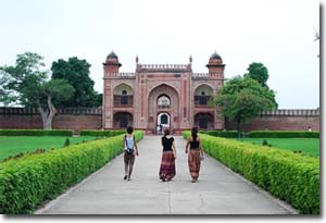 Entrada del exterior de Itimad Ud Daulah en Agra