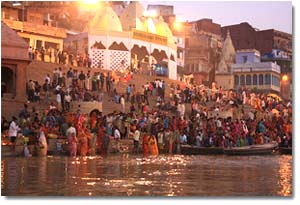 Celebrando el Chhath en los ghats de Varanasi