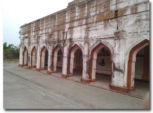 Pilares del Sonwa Mandap en el complejo de la Fortaleza Chunar