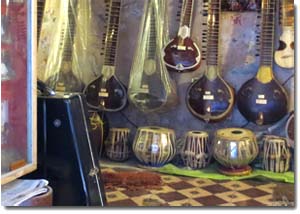 tiendas de instrumentos musicales en Varanasi