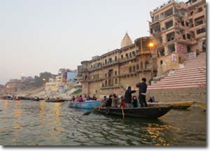Barcas que recorren el Ganges para ver amanecer