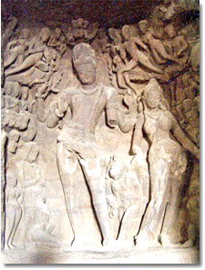 Bajorrelieve de las cuevas de elefanta mostrando a Shiva recibiendo a Ganga sobre su cabeza