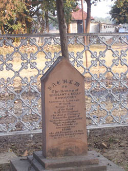 lapida en el cementerio de una iglesia de Kanpur