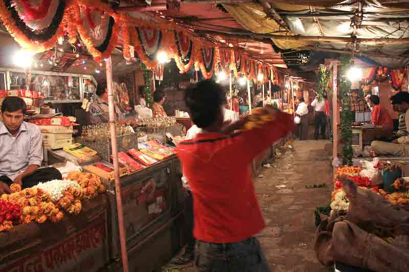 Dentro de un bazar de Jaipur