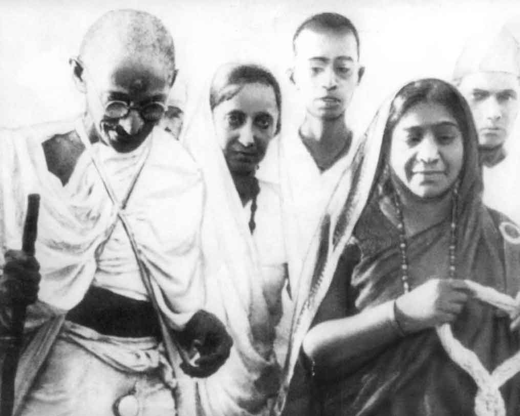 Gandhi caminando