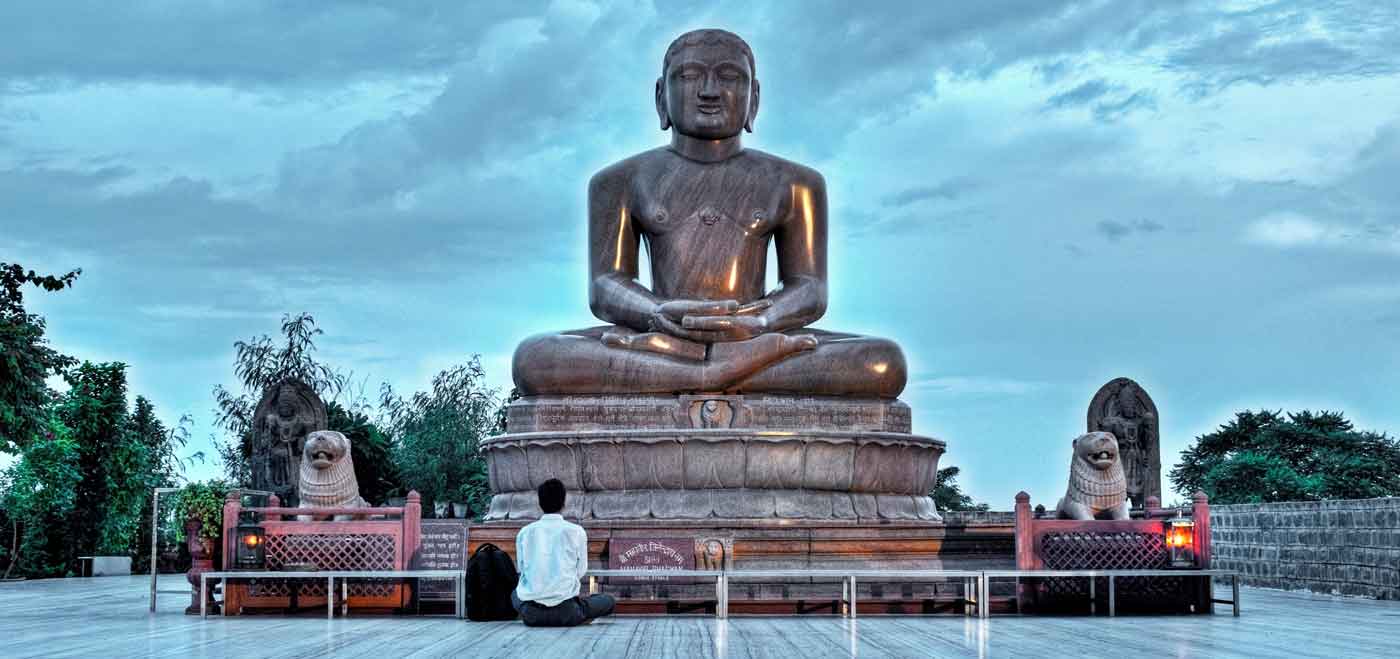 Estatua de Mahavira