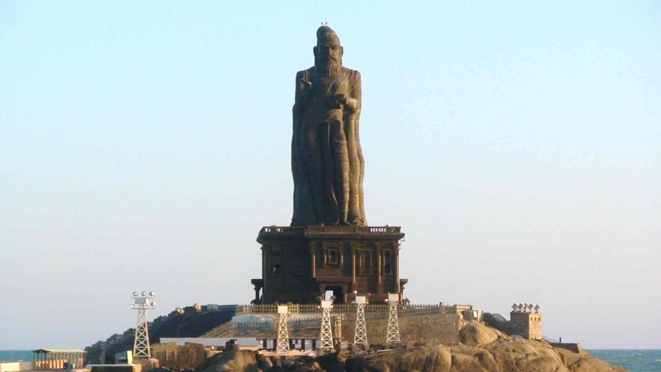 Estatua Tiruvalluvar